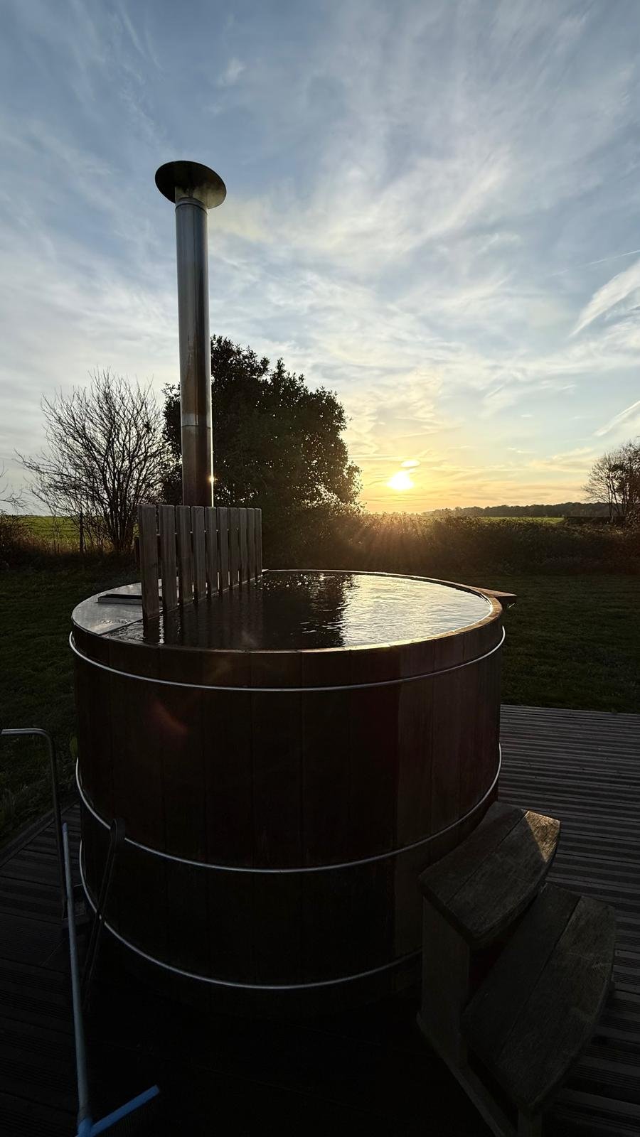Le bain nordique du Domaine de Marbois au coucher de soleil